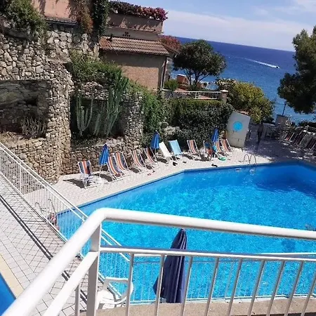 La Casetta In Canada, Sul Mare Con Piscina アパート *